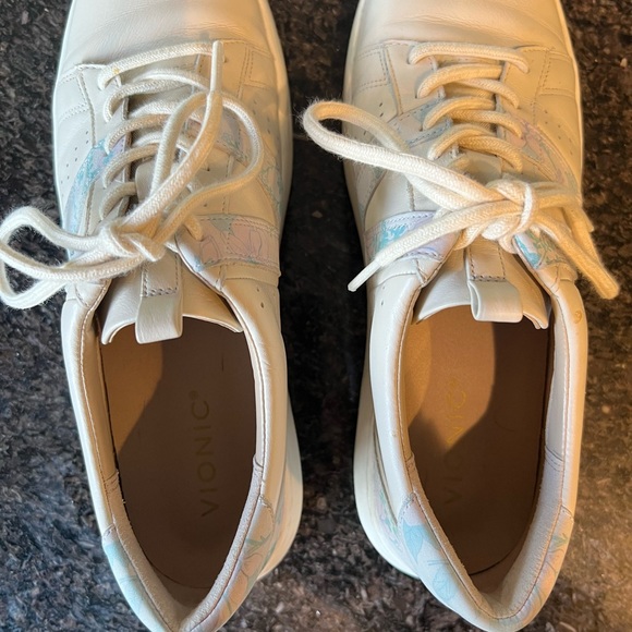 Vionic shoes - Picture 5 of 5